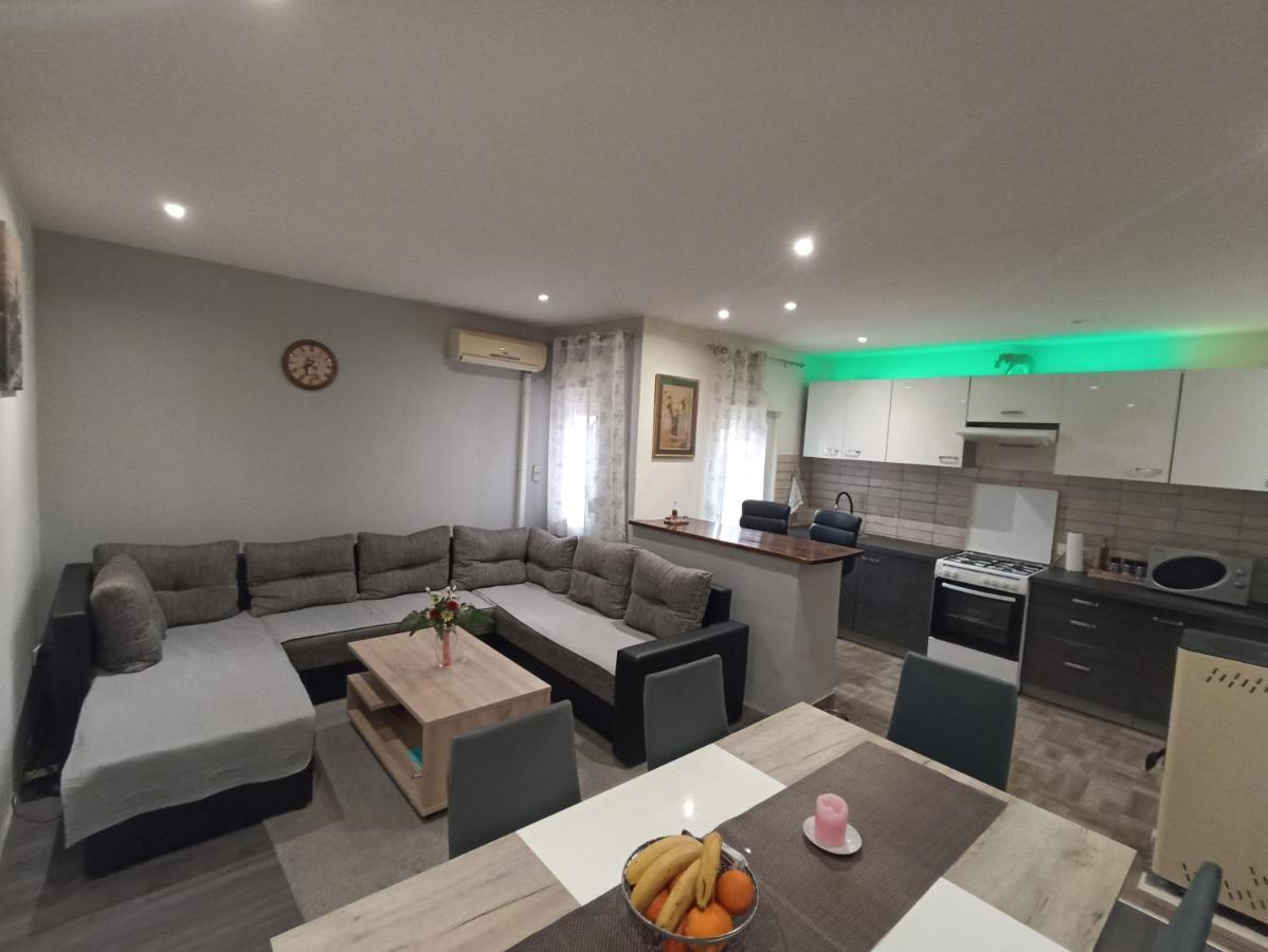 Hukic A2 And A1 Apartment ฟาชานา ภายนอก รูปภาพ
